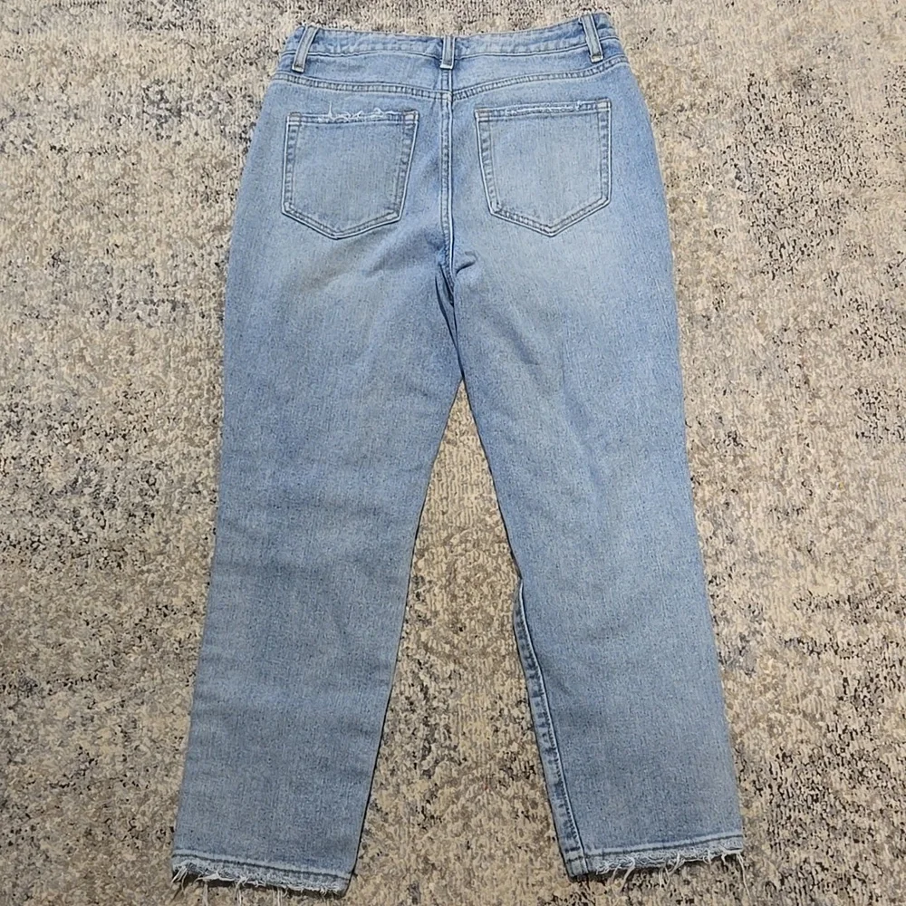 Size 27 distressed jeans - Picture 3 of 4